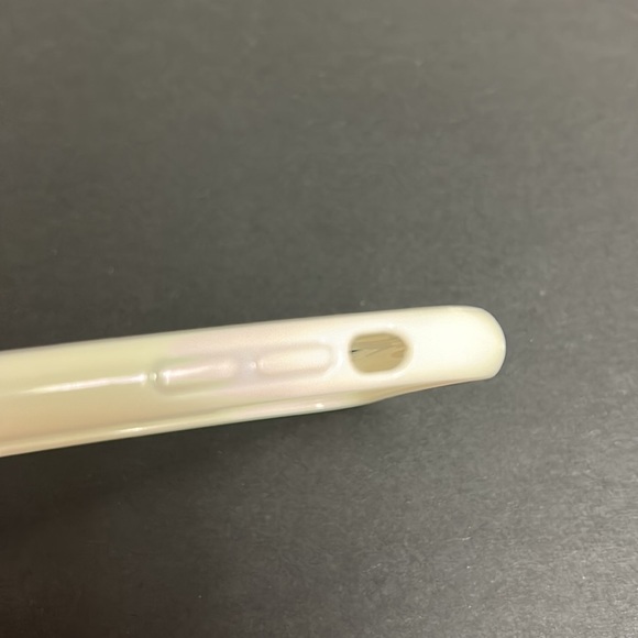 Kate Spade | iPhone 11 Pro Max Protective Case Clear/White Polka Dot - Picture 4 of 12